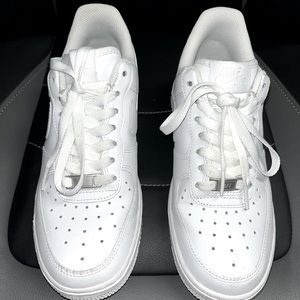 Air Force 1 women’s size 7.5